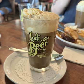 Lodi Beer Co - Root beer float - Breweries Near Me - Lodi, California