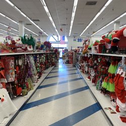 99 Cents Only Stores - Holiday aisle decors