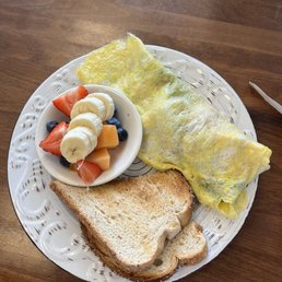 Grilled chicken with spinach omelette with wheat toast and a side of fruit. Grilled chicken with spinach omelette with wheat toast and a side of fruit.