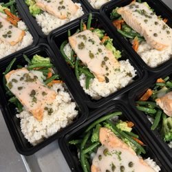 Tommy's Place & Market - To Go meal - Salmon with lemon sauce