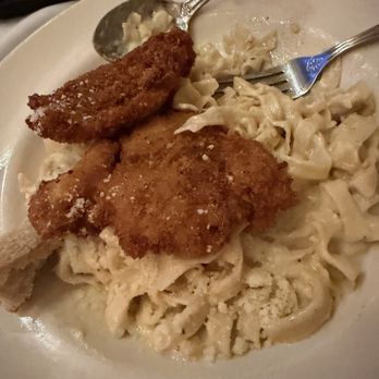 The Cheesecake Factory - Fettuccini Alfredo with chicken - Desserts Near Me - Sunrise, Florida The Cheesecake Factory - Fettuccini Alfredo with chicken - Desserts Near Me - Sunrise, Florida