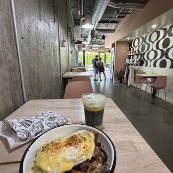 Coffee Commissary - Brisket Hash - Coffee & Tea Near Me - Los Angeles, California Coffee Commissary - Brisket Hash - Coffee & Tea Near Me - Los Angeles, California