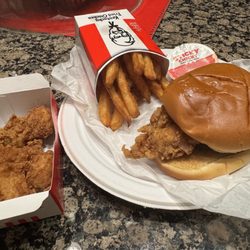 KFC - Classic chicken sandwich + nuggets big box meal