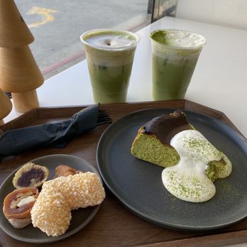 DAMO - Da-gwa sampler & matcha basque cheesecake - Coffee & Tea Near Me - Los Angeles, California DAMO - Da-gwa sampler & matcha basque cheesecake - Coffee & Tea Near Me - Los Angeles, California