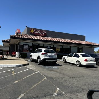 Carl's Jr - Parking Lot - Burgers Near Me - Sacramento, California