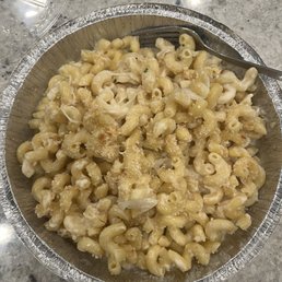 Classic mac and cheese with "caramelized onions" Classic mac and cheese with "caramelized onions"