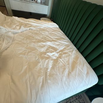 Palihotel Hollywood - Sheets that have clearly not been changed between guests. & have hair on them. - Hotels Near Me - Los Angeles, California Palihotel Hollywood - Sheets that have clearly not been changed between guests. & have hair on them. - Hotels Near Me - Los Angeles, California
