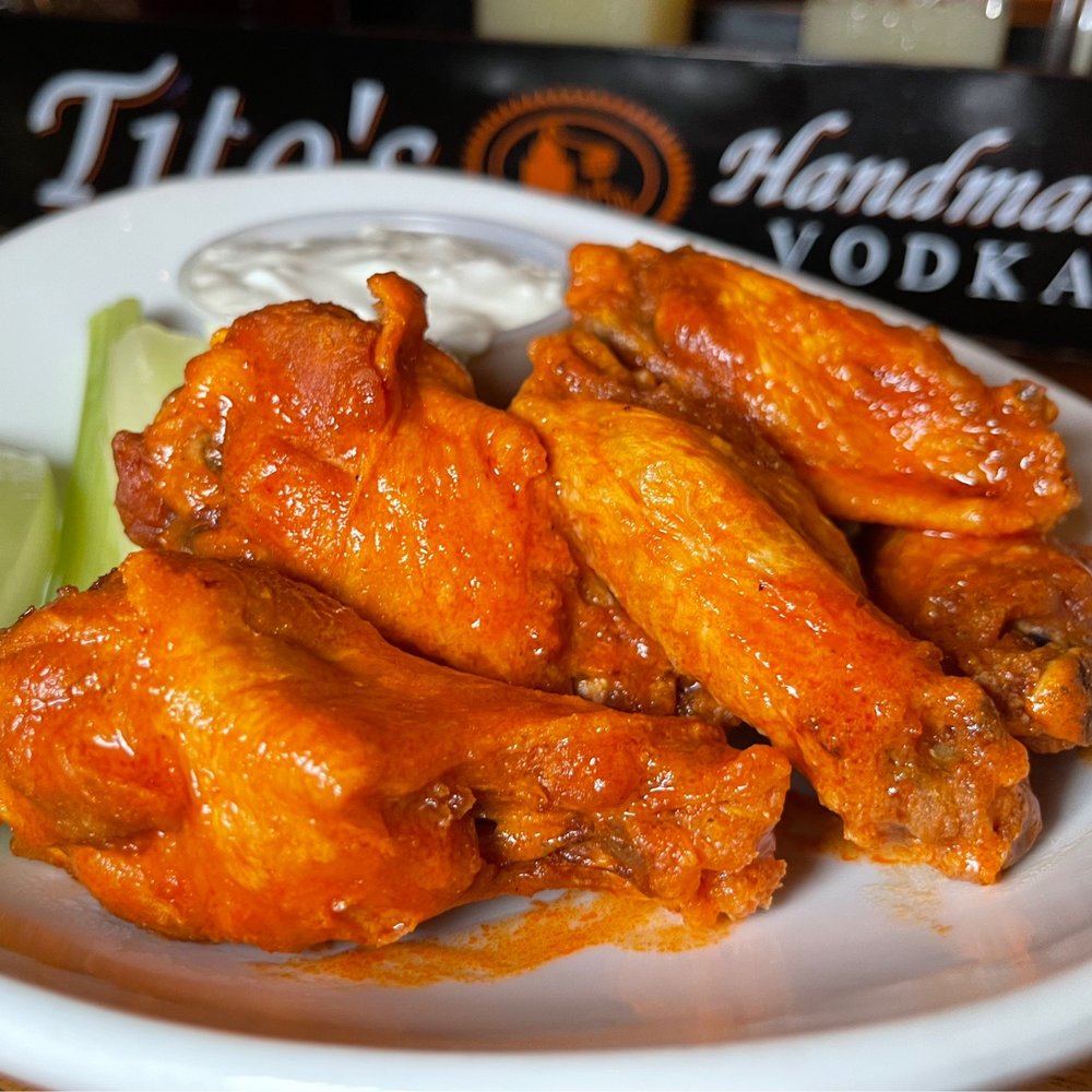 Archie Moores NH - 7 Piece Wings - Dive Bars Near Me - New Haven, Connecticut Archie Moores NH - 7 Piece Wings - Dive Bars Near Me - New Haven, Connecticut