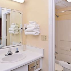 Americas Best Value Inn Edenton - OneFullGuestBath