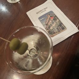 Dirty gin martini