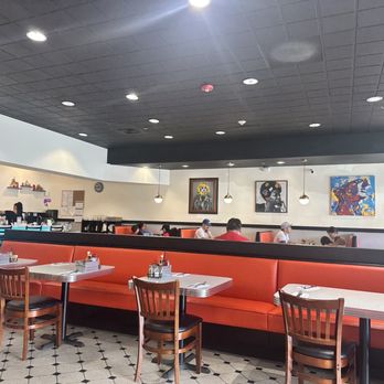 Sunflower Cafe - Interior view of dining room - Breakfast & Brunch Near Me - Renton, Washington Sunflower Cafe - Interior view of dining room - Breakfast & Brunch Near Me - Renton, Washington