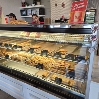 Vicky Bakery - Bakeries Near Me - Orlando, Florida
