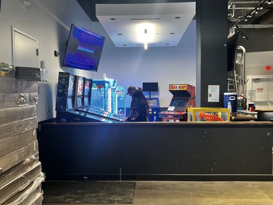 Atlas Brew Works & Andy's Pizza Carlyle Crossing Alexandria by null