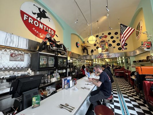 Lori's Diner by null