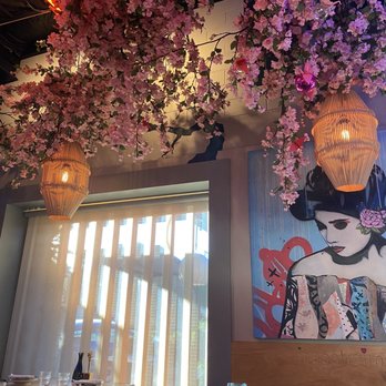 Lucky Robot Restaurant - Sushi Bars Near Me - Austin, Texas Lucky Robot Restaurant - Sushi Bars Near Me - Austin, Texas