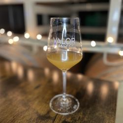 Valor Wines - "Peaches & Cream" (Sweet Peach Cider made with Oak Milk)