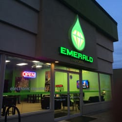 Emerald Vapors - New light up sign at Q st.