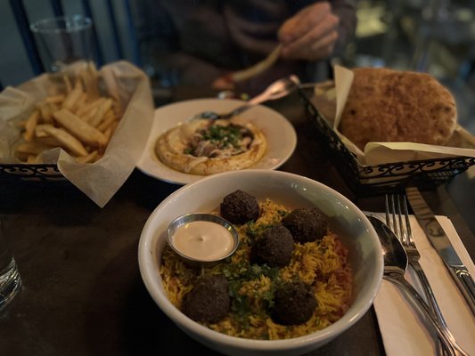 Oren's Hummus by null