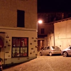 Hosteria Santa Brigida - Veduta della piazzetta di Lorentino, con l'Hosteria.