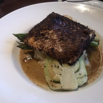 Yard House - New American Near Me - Honolulu, Hawaii