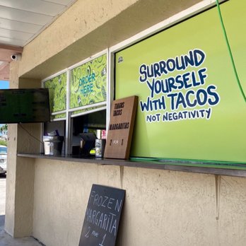 Tiagos Tacos - Ordering window - Food Trucks Near Me - Hialeah, Florida