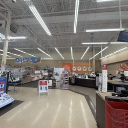 Office Max - Spacious and many services