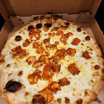 Cal's Brick Oven Pizza - Large Buffalo Chicken Pizza - Pizza Near Me - Reading, Massachusetts