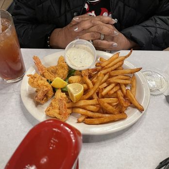 Pompano's Seafood House - Fried shrimp - Seafood Near Me - Corpus Christi, Texas