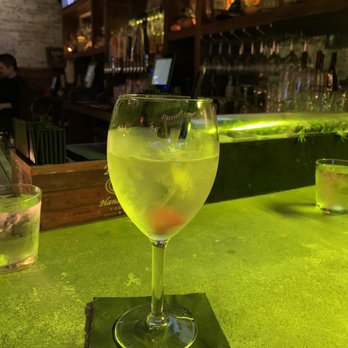 82 Stanton - Cutest bar & bartenders! - Bars Near Me - New York, New York
