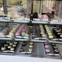 Small cakes waiting to be purchased... Small cakes waiting to be purchased...