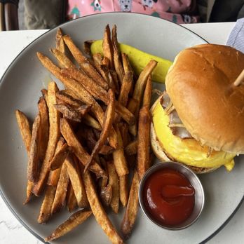 Hecks - Avon - Breakfast sandwich - New American Near Me - Avon, Ohio