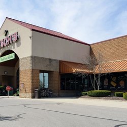 Busch's Fresh Food Market - Storefront for Busch's Pinckney