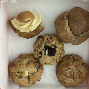 Milk Mustache - Top to bottom, left to right: Banana pudding, Snickerdoodle Cookies & Cream, Campfire Bliss, Sea Salt Caramel Pecan - Desserts Near Me - Houston, Texas