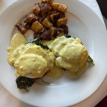 Café Locale - Spinach Benedict - Breakfast & Brunch Near Me - Attleboro, Massachusetts