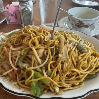 Dancing Dragon Restaurant - Chicken Chow Mein. Noodles good don't eat chicken - Chinese Near Me - Hillsboro, Oregon Dancing Dragon Restaurant - Chicken Chow Mein. Noodles good don't eat chicken - Chinese Near Me - Hillsboro, Oregon