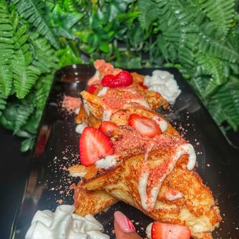 OneSixty Kitchen and Cocktails - Fruity pebbles French toast - Cocktail Bars Near Me - Charlotte, North Carolina OneSixty Kitchen and Cocktails - Fruity pebbles French toast - Cocktail Bars Near Me - Charlotte, North Carolina