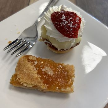 Linda's Dolci - Peach crostata (biscotti size) and strawberry lemon pasticcini - Bakeries Near Me - Albuquerque, New Mexico