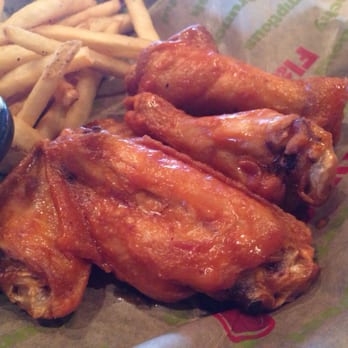 Applebee's Grill + Bar - Classic Bone in Wings - Sports Bars Near Me - Rockwall, Texas