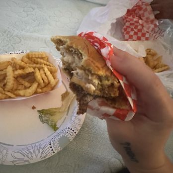 Sno-White Drive In - Chicken sandwich - Fast Food Near Me - Modesto, California