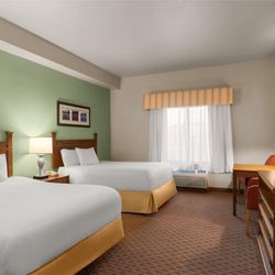 Baymont Inn & Suites by Wyndham Sturgis - Guest room