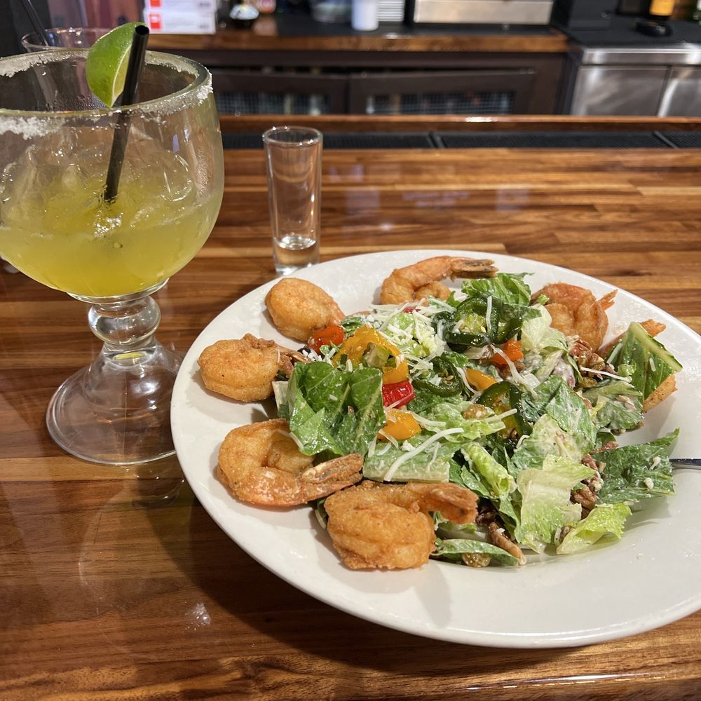 Famous Dave's Bar-B-Que - Mango margarita Cesar salad with shrimp - Barbeque Near Me - Addison, Illinois