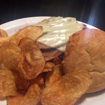 Santa Fe Bite - Bacon green chile cheese burger with homemade chips - American Near Me - Santa Fe, New Mexico Santa Fe Bite - Bacon green chile cheese burger with homemade chips - American Near Me - Santa Fe, New Mexico