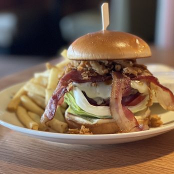 Applebee's Grill + Bar - a bacon and lettuce sandwich with fries - American Near Me - Gresham, Oregon