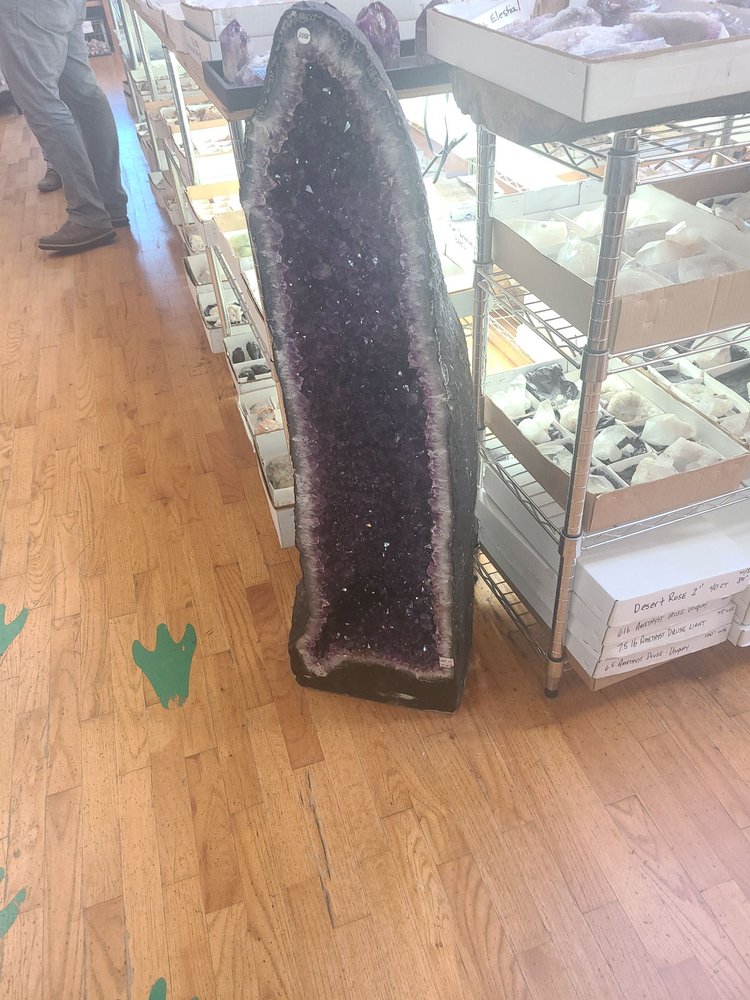 QUANTUM LIGHT ANNEX Updated June 2024 23 Photos 189 Liberty St NE