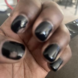 Classy Nails and Spa - Left hand on the morning of the second day after my shower.