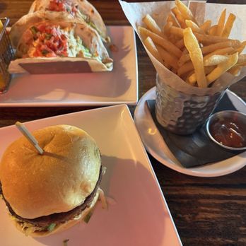 Finneys Crafthouse - Porter Ranch - New American Near Me - Porter Ranch, California