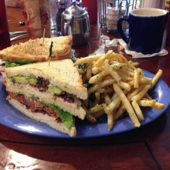 Squeeze In - Card caller with avocado & garlic fries... Yumm - Breakfast & Brunch Near Me - Truckee, California