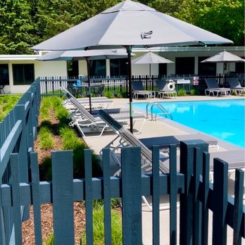 Lake Shore Resort - Resorts Near Me - Saugatuck, Michigan