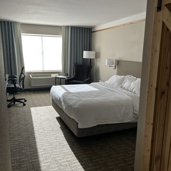 Hilton Garden Inn Oshkosh - King room - Hotels Near Me - Oshkosh, Wisconsin Hilton Garden Inn Oshkosh - King room - Hotels Near Me - Oshkosh, Wisconsin