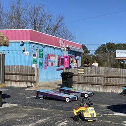 Pelican's Snoballs - Play area and a 4 shaded picnic benches